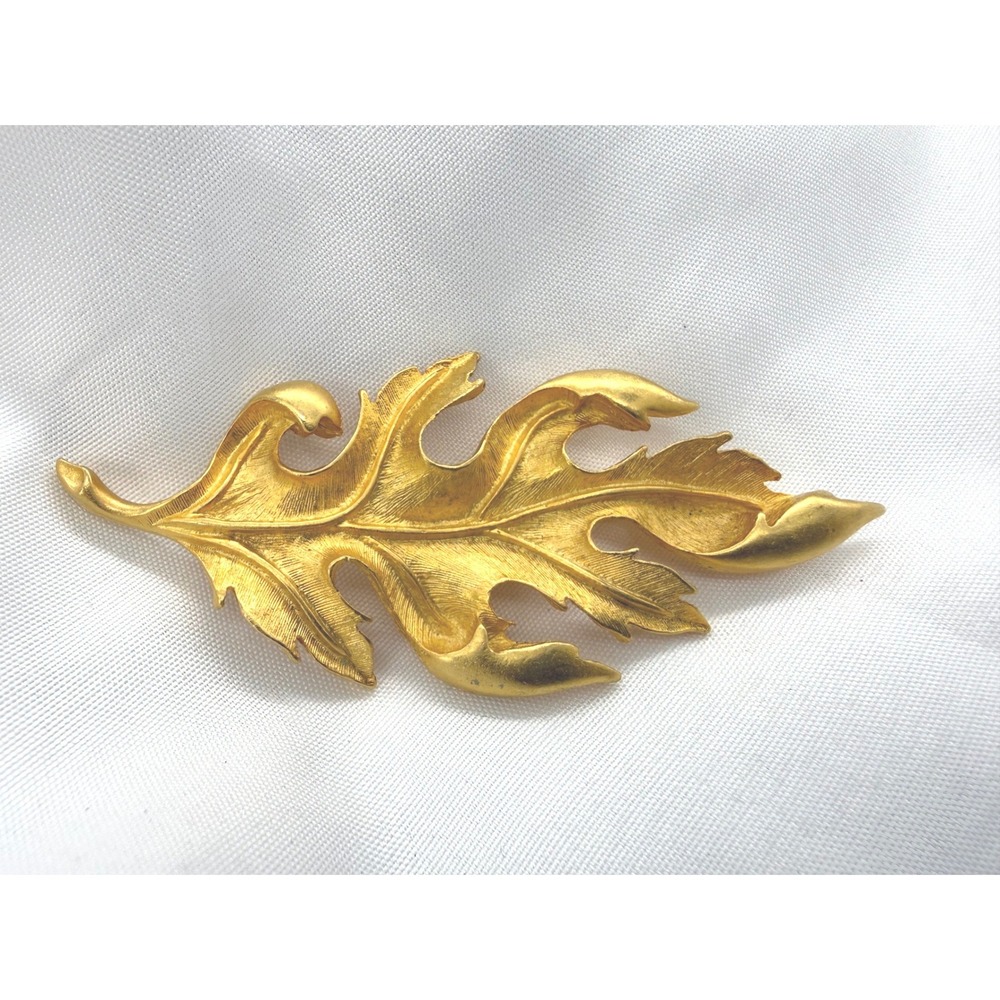 Vintage Gold Tone Textured Oak Leaf Brooch Pin Large Botanical Statement Jewelry